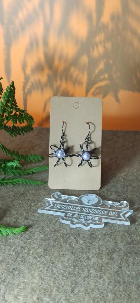 Ohrhänger Kupfer Blüte mit Glasperle Schwarz/Perlmutt-Lila